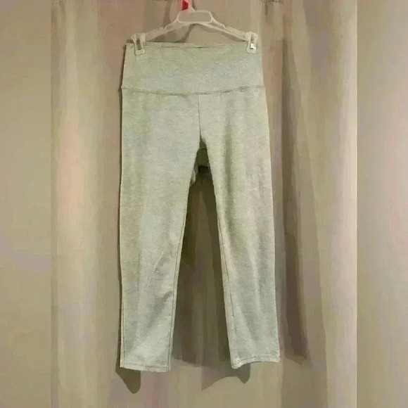Women’s Light Green Zobha Yoga Capris - Picture 1 of 6